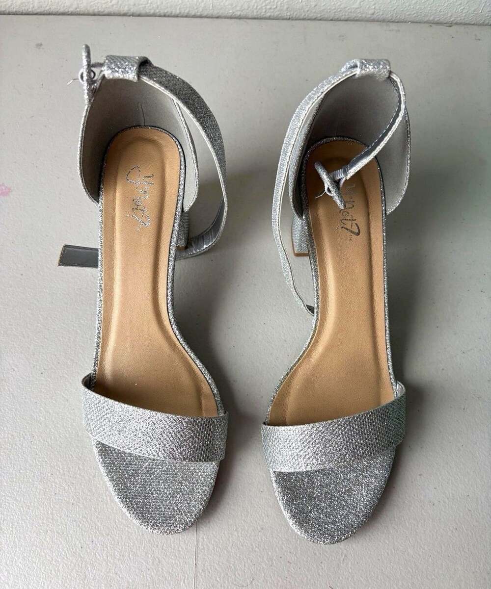Y Not? Women’s Silver Glitter Strappy Block Heel Sandals Open Toe Buckle 10